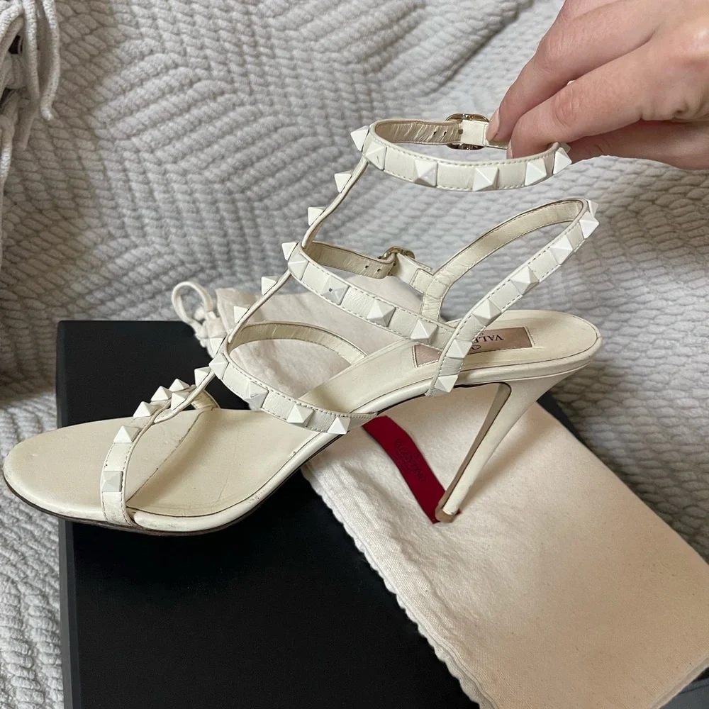 Authentic Valentino Garavani Rockstud Sandals Heels in Ivory color Size 40 - Picture 4 of 9